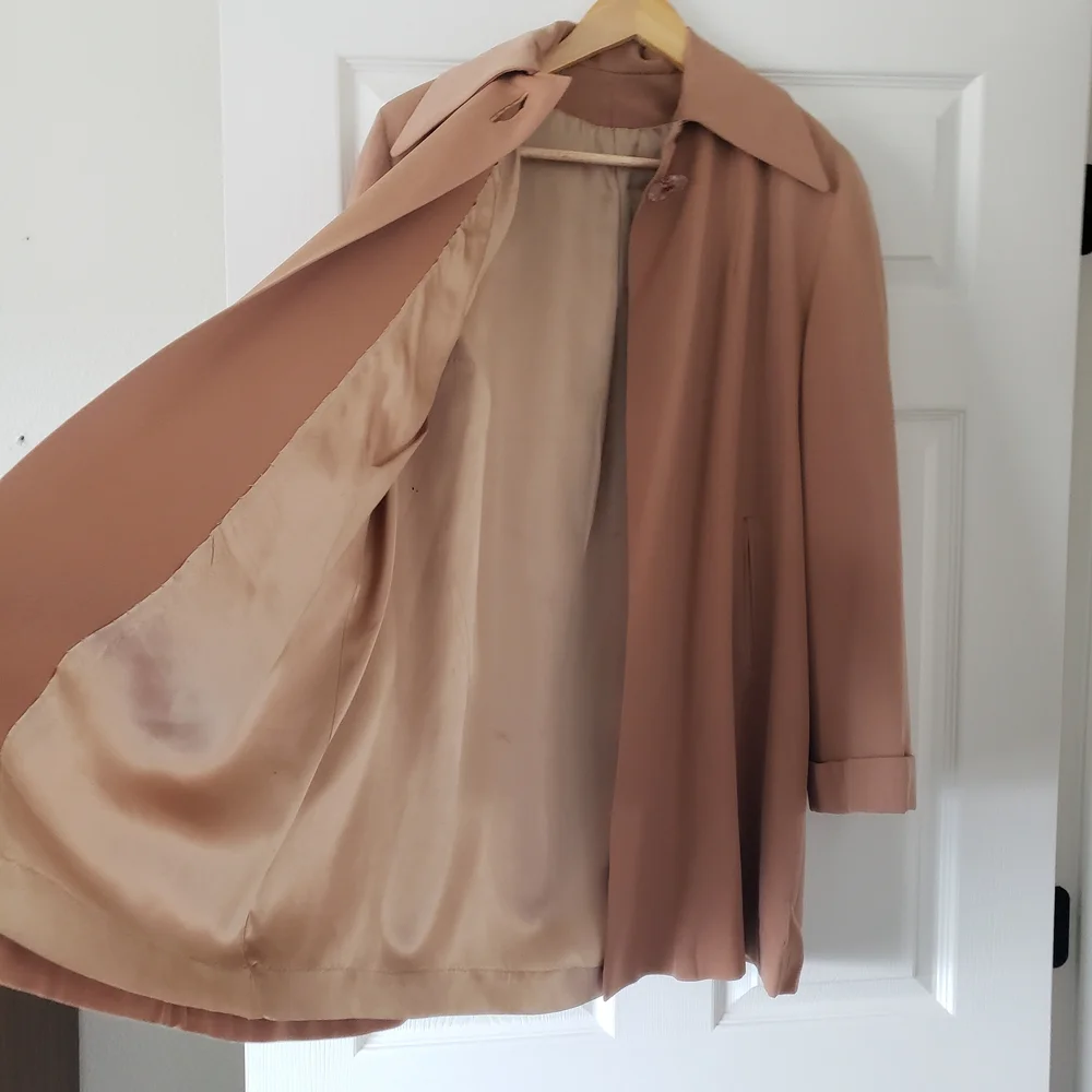 1940s 1950s Vintage Wool Camel Tan Longsleeve Car Swing Coat Lucite Button #28 - Picture 4 of 16
